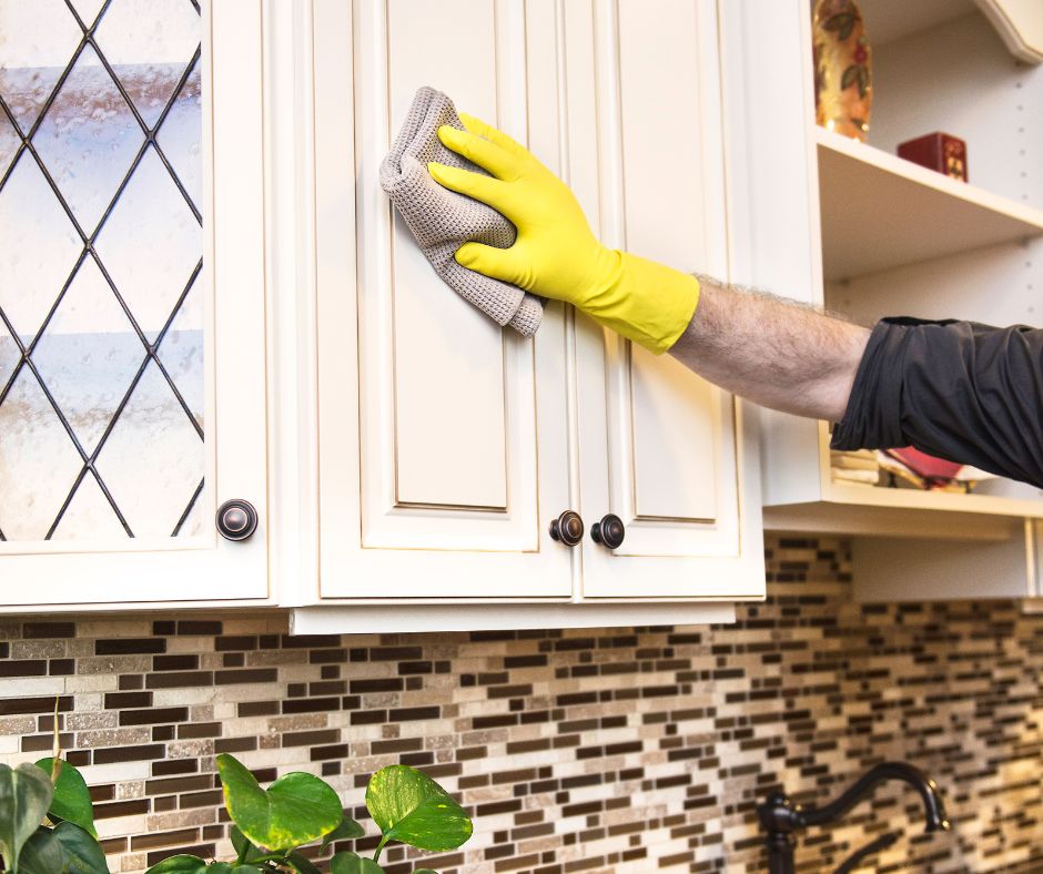 Use our guide to the best degreaser for kitchen cabinets before painting to ensure great results for your kitchen renovation.