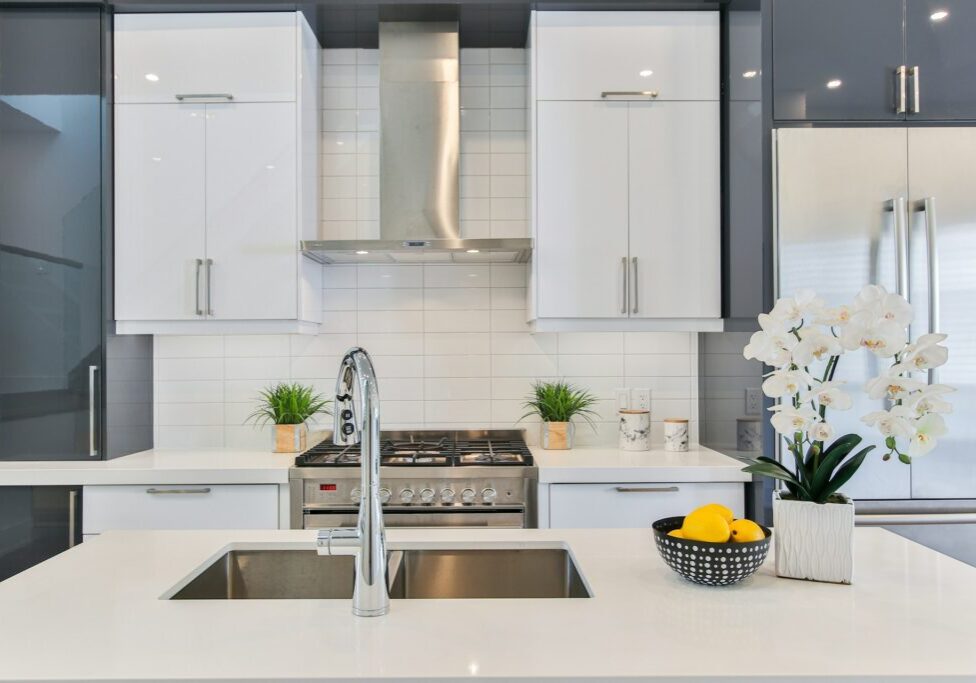 Installing a kitchen backsplash can seem like a big project, but breaking it down into manageable steps makes it much easier. Read on!